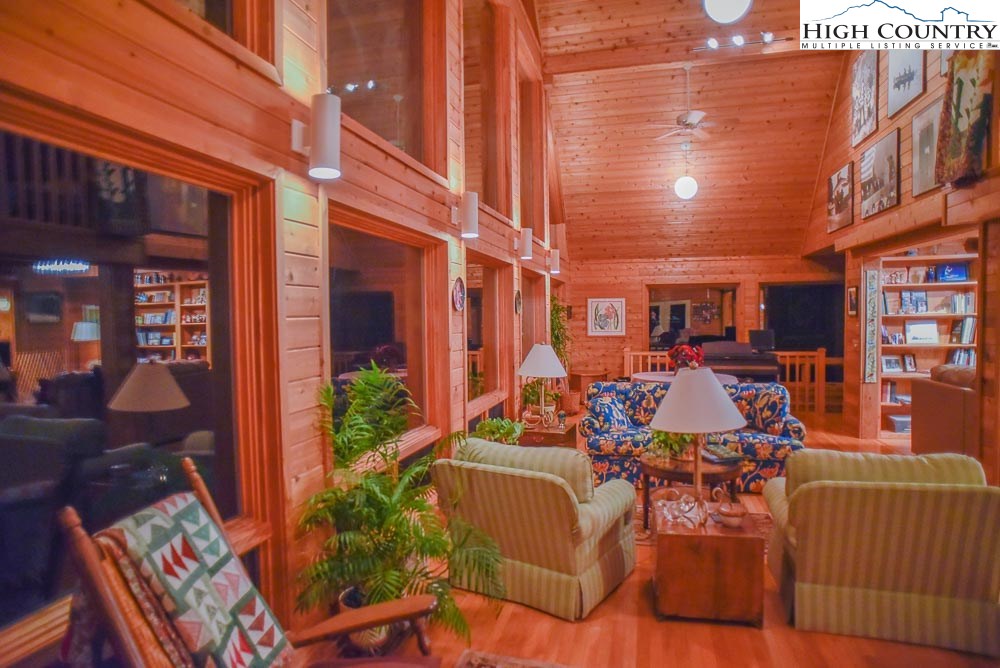 129 Lakeview Road Newland, NC 28657 - Photo 5 of 30 Gallery Image 5