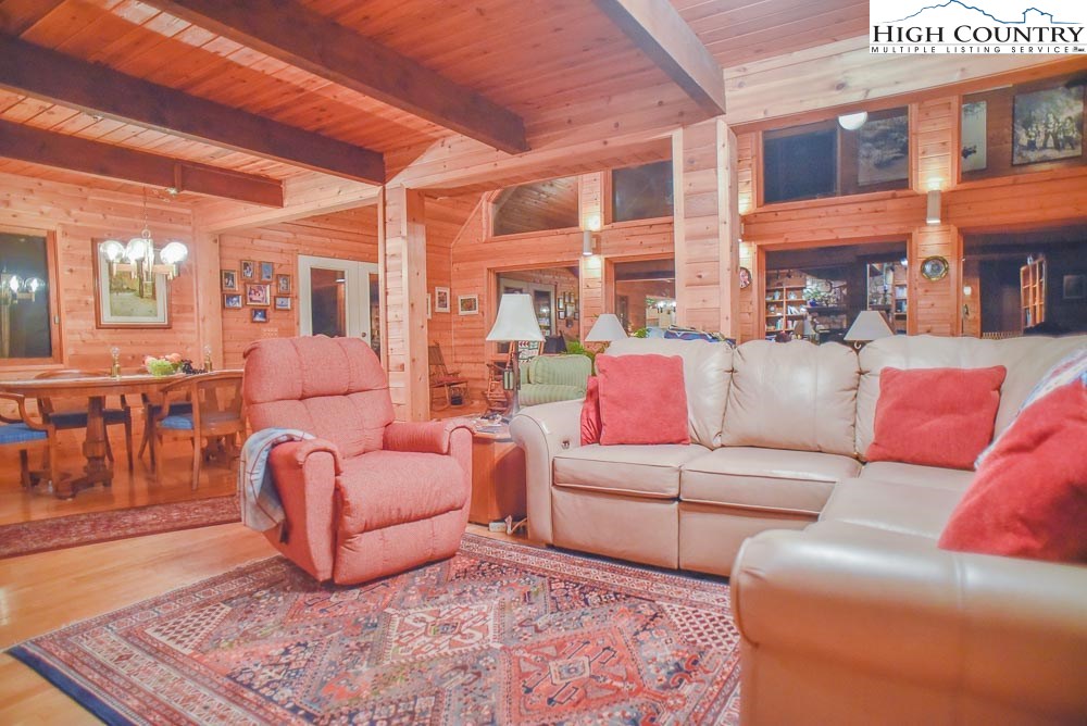 129 Lakeview Road Newland, NC 28657 - Photo 6 of 30 Gallery Image 6
