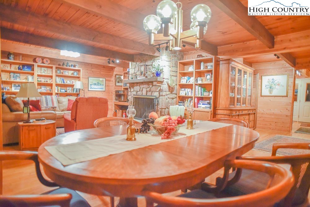 129 Lakeview Road Newland, NC 28657 - Photo 7 of 30 Gallery Image 7