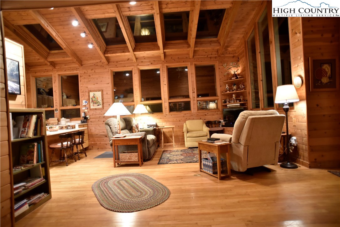 129 Lakeview Road Newland, NC 28657 - Photo 10 of 30 Gallery Image 10