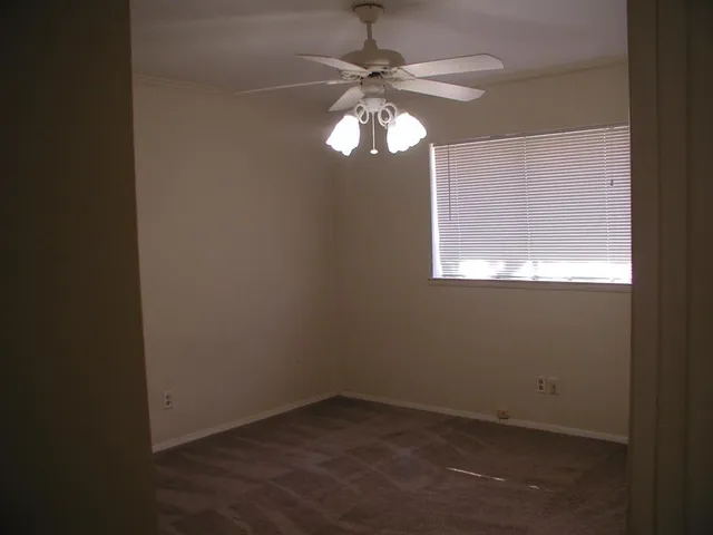 a view of empty room with window