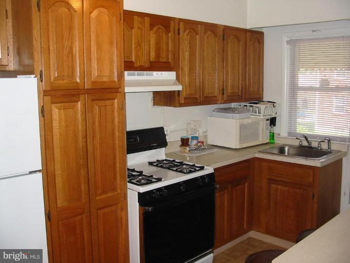1219 Silverthorne Road Baltimore, MD 21239 - Photo 3 of 13 Kitchen