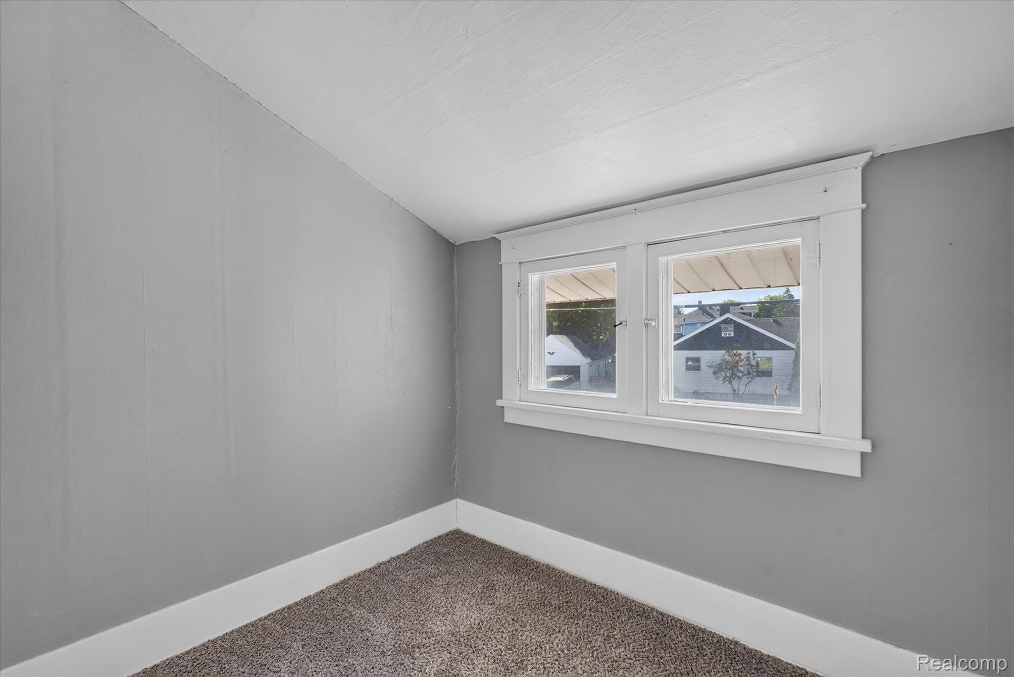 203 South Center Road Grand Blanc, MI 48439 - Photo 28 of 40 29-230-S-Center-Rd-Grand-Blanc-WindowStill.jpg