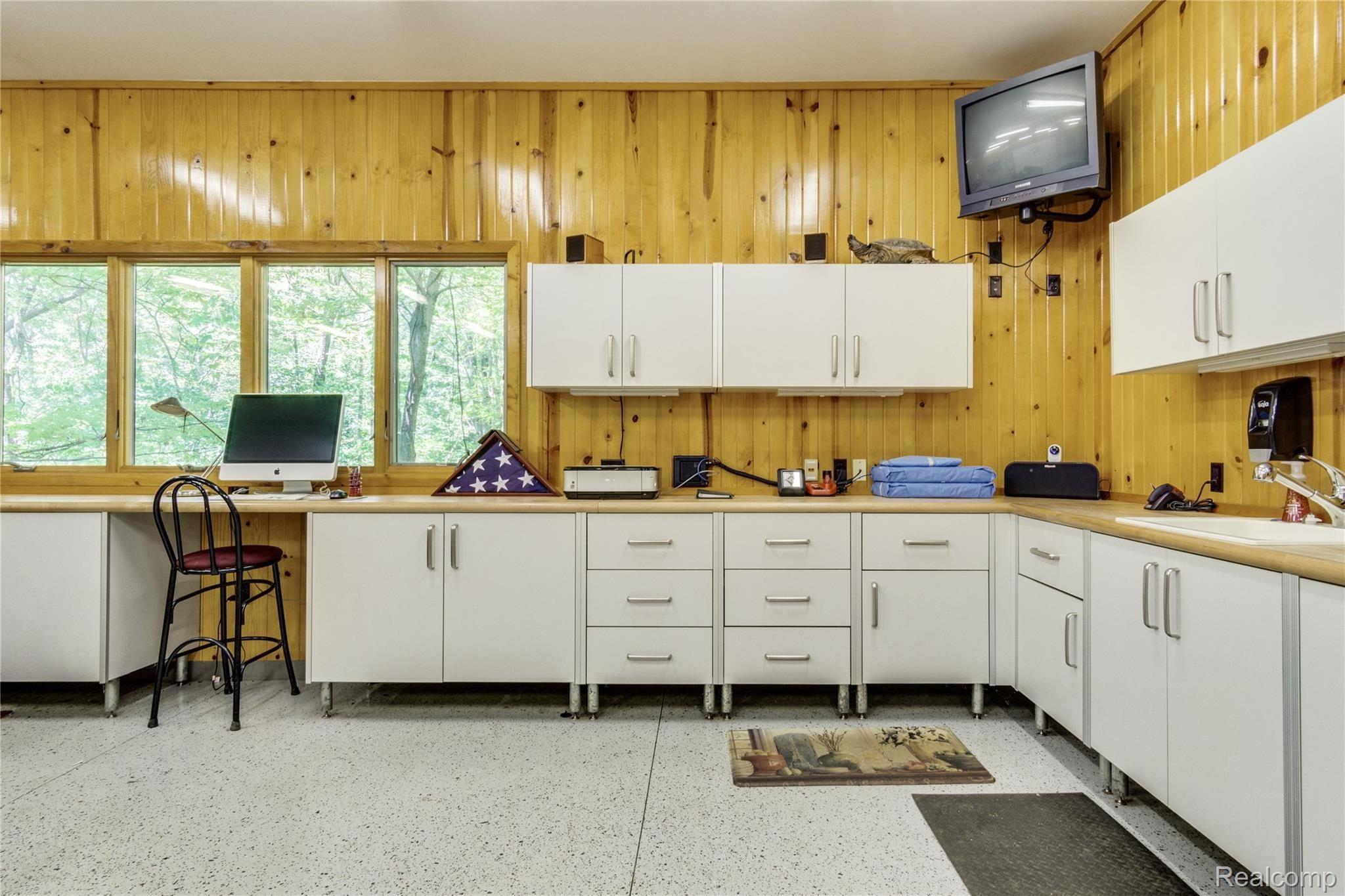 790 South Van Road Holly, MI 48442 - Photo 48 of 52 Interiors (6 of 15).jpg