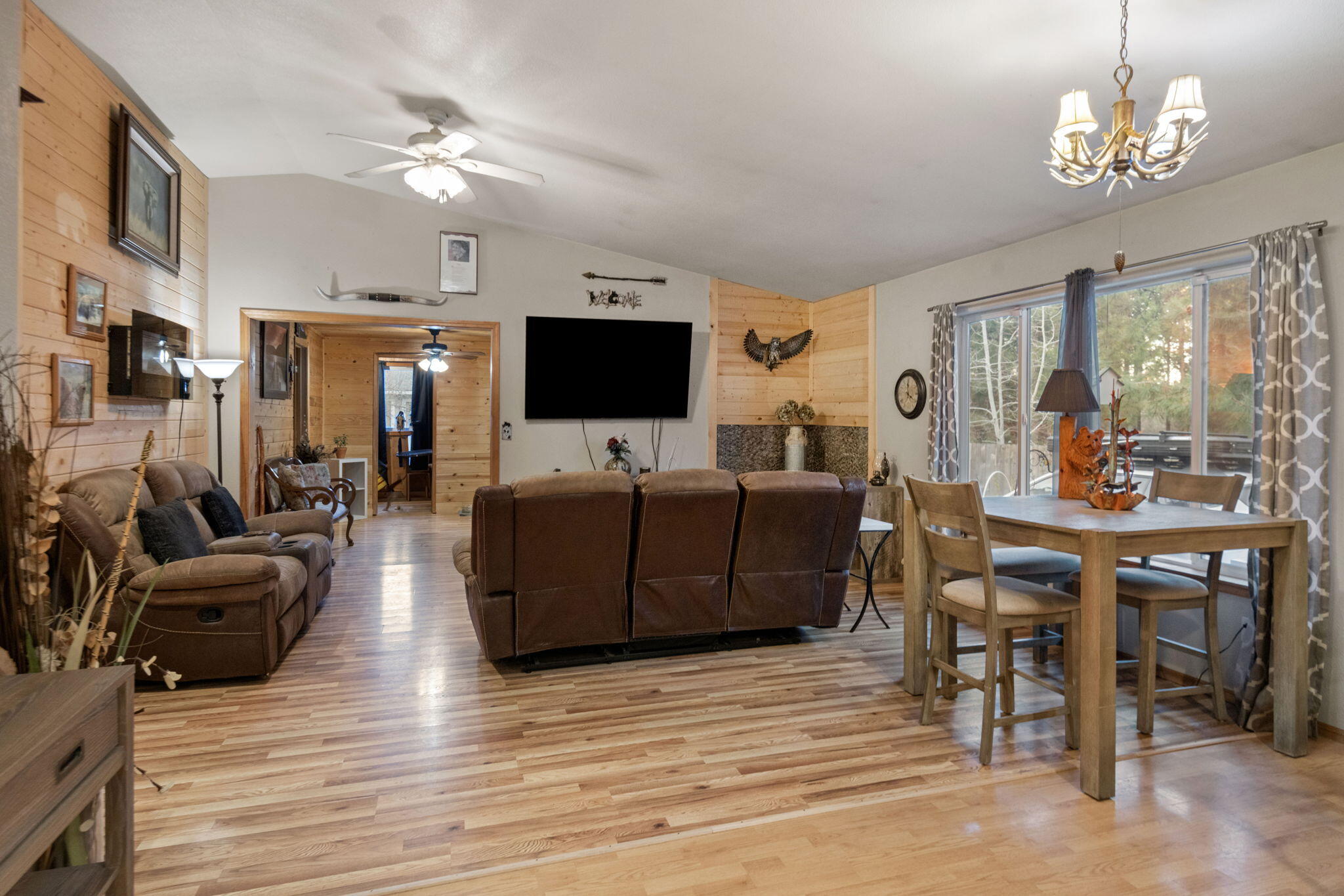 19154 Baker Road Bend, OR 97702 - Photo 3 of 32 3-web-or-mls-DSC_3723