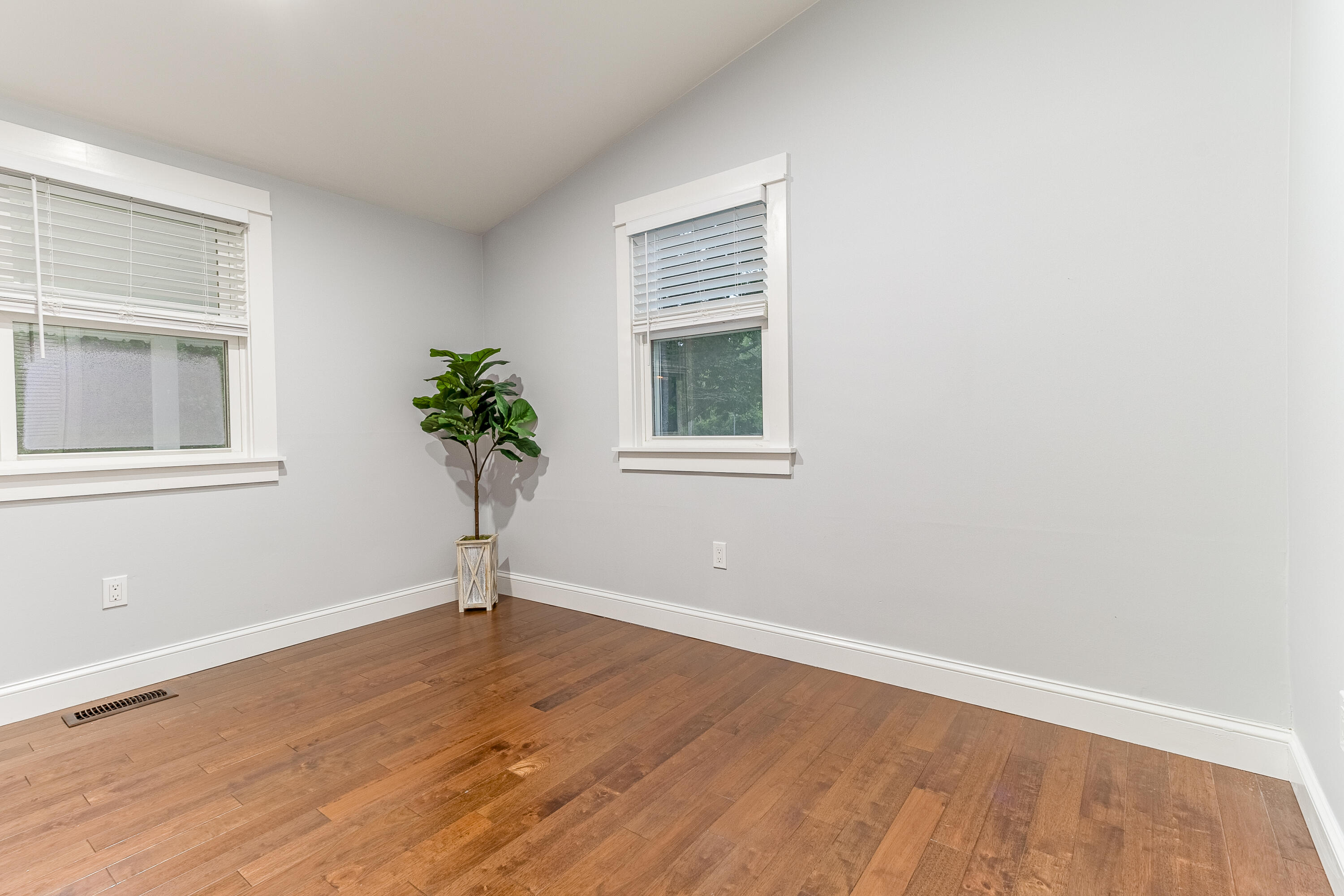 72 Glen Road Hyannis, MA 02601 - Photo 11 of 17 72 Glen-19