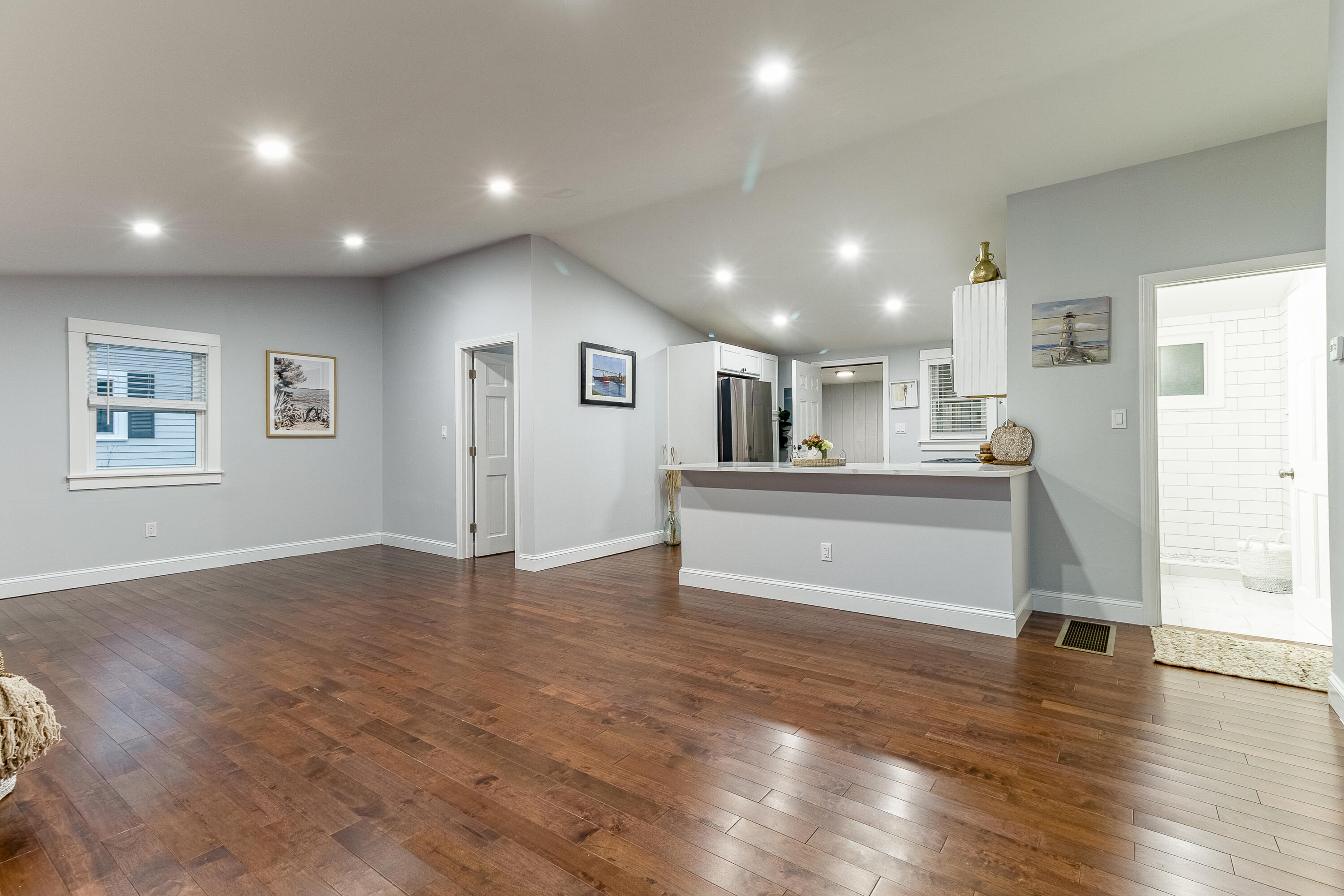 72 Glen Road Hyannis, MA 02601 - Photo 2 of 17 72 Glen-10