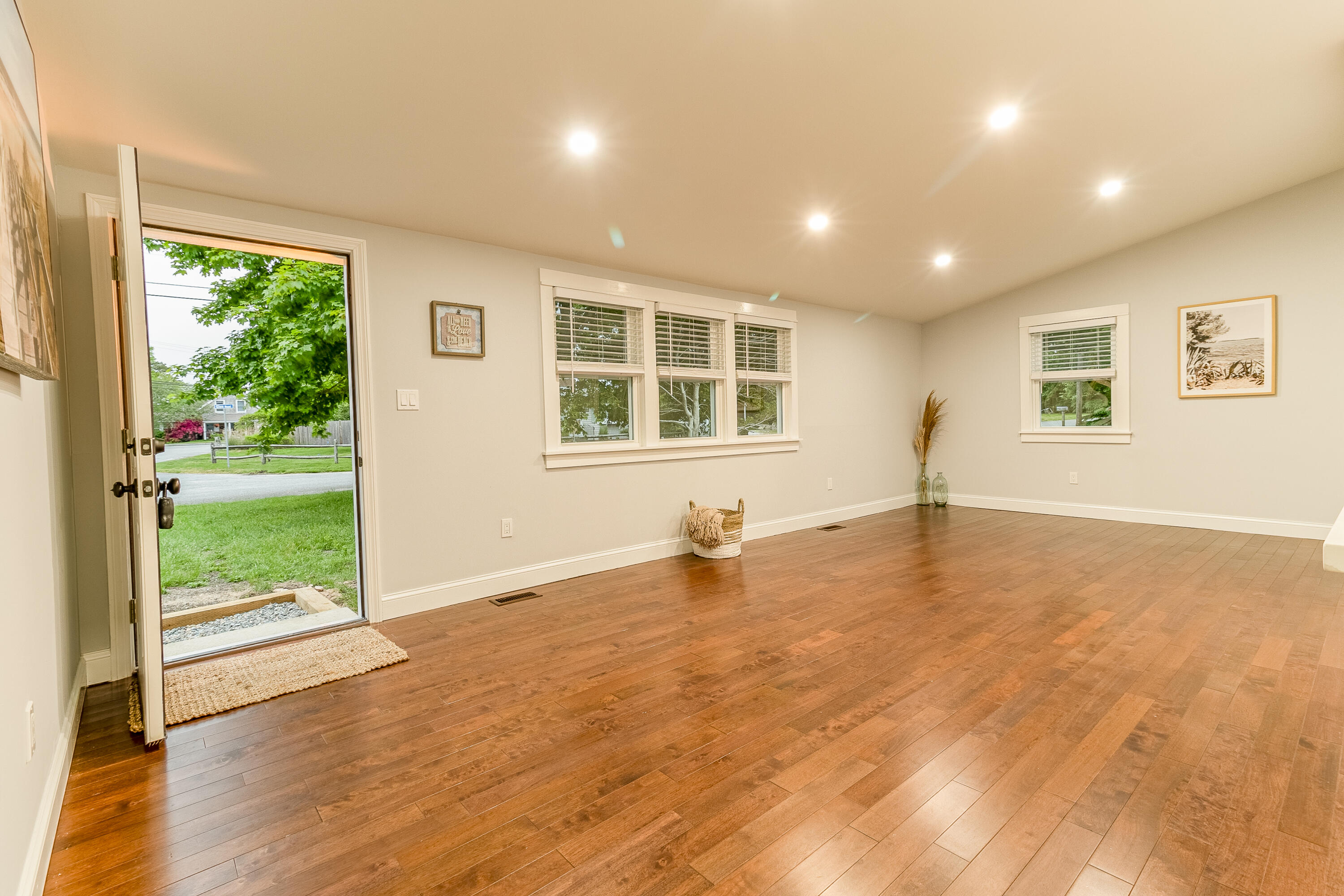 72 Glen Road Hyannis, MA 02601 - Photo 3 of 17 72 Glen-11