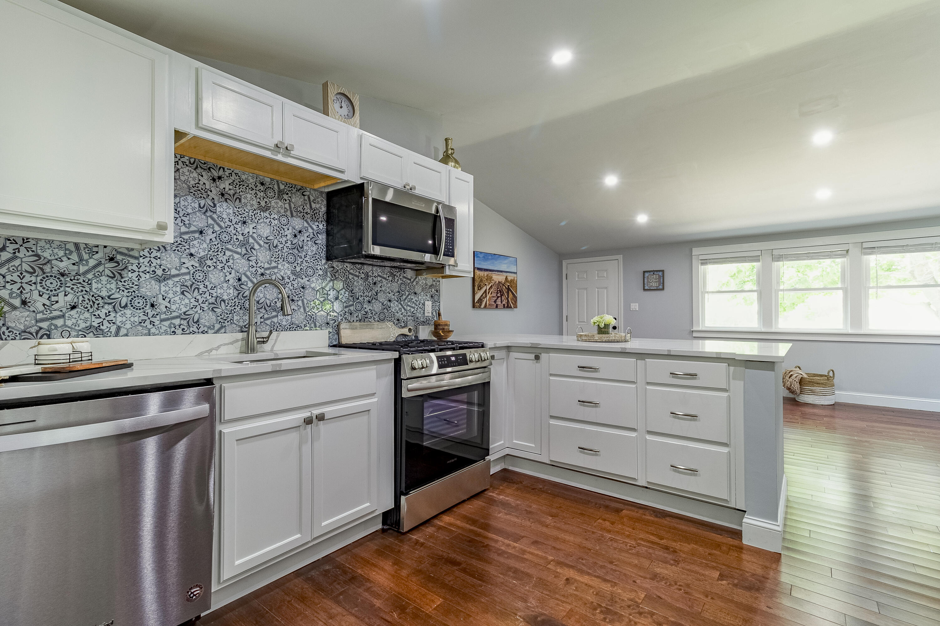 72 Glen Road Hyannis, MA 02601 - Photo 5 of 17 72 Glen (new)-2