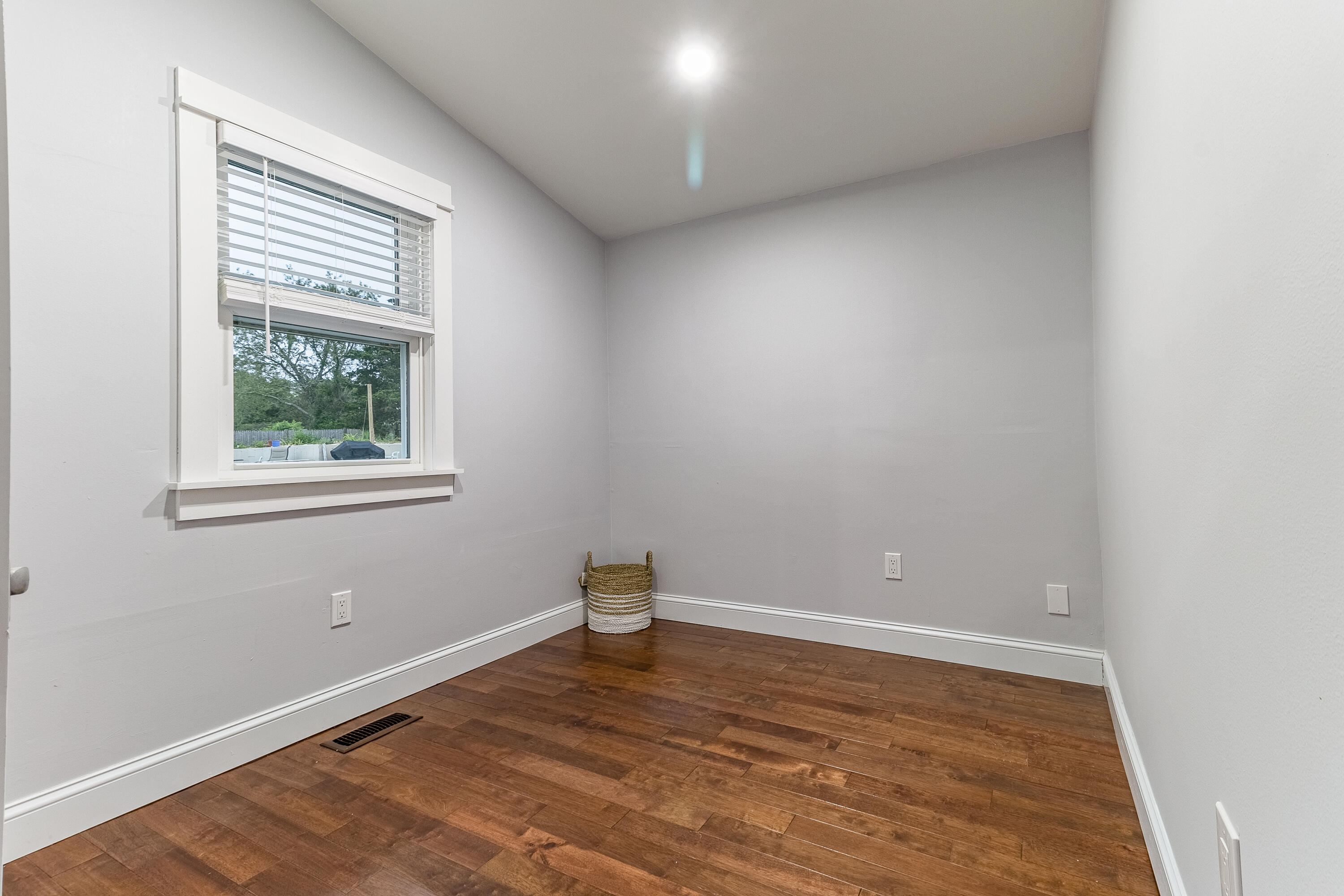 72 Glen Road Hyannis, MA 02601 - Photo 7 of 17 72 Glen-13