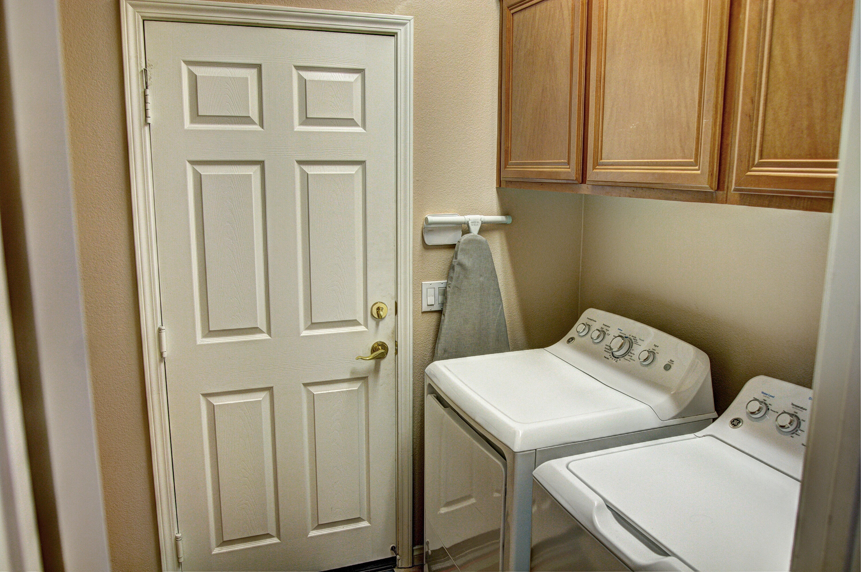 82053 Cochran Drive Indio, CA 92201 - Photo 29 of 38 a utility room with dryer and washer