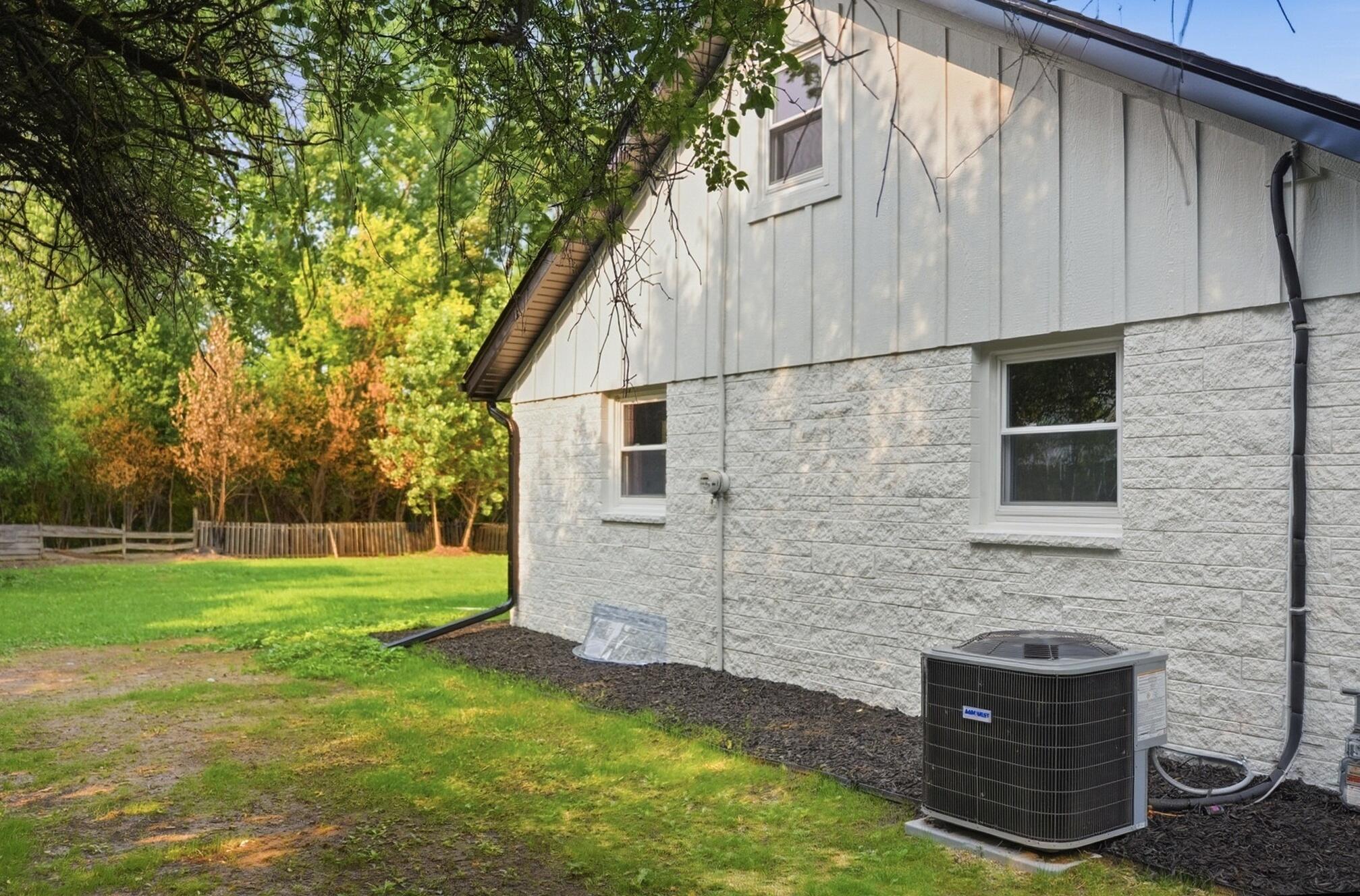 7526 West County Line Road Mequon, WI 53092 - Photo 62 of 72 62_Side_Exterior_View_2