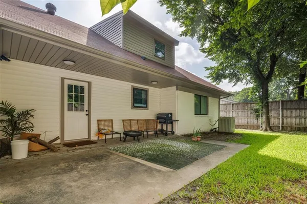 $355,000 | 5921 Spring Glen Drive, Dallas, TX 75232