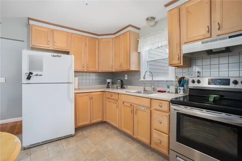 $900,000 | 7 Restmere Terrace, Middletown, RI 02842