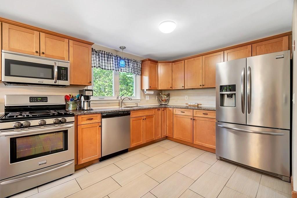 90 Crooked Spring Road Chelmsford, MA 01863 - Photo 3 of 30