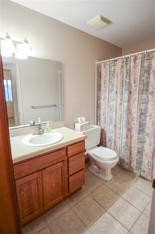 2488 Grove Park Road Fenton, MI 48430 - Photo 19 of 50 50046880-18.JPG