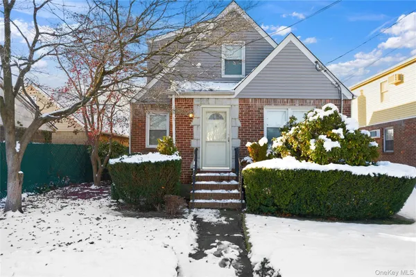 $725,000 | 76 West End Avenue, Valley Stream, NY 11580