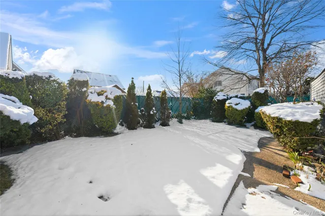 $670,000 | 76 West End Avenue, Valley Stream, NY 11580