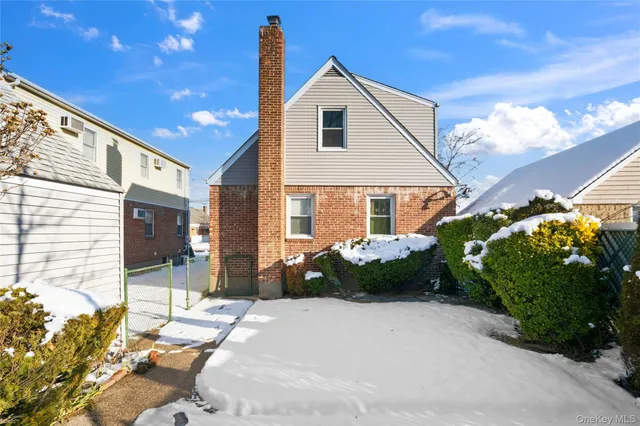 $670,000 | 76 West End Avenue, Valley Stream, NY 11580