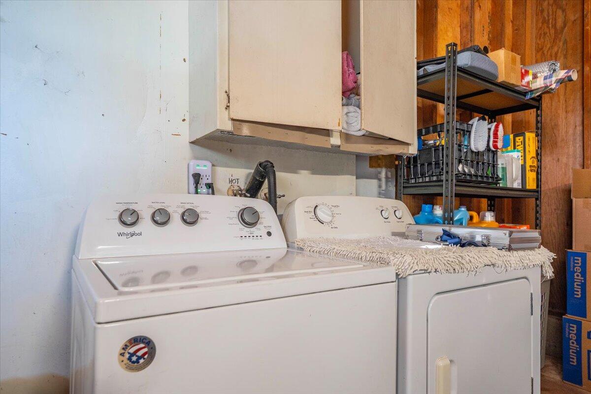3594 Echo Road Redding, CA 96002 - Photo 21 of 62 Laundry in garage