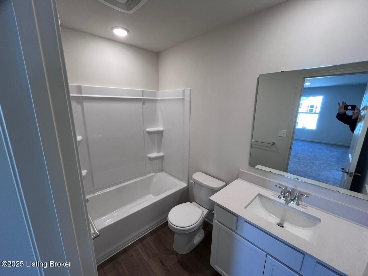 8400 Fairmount Road Louisville, KY 40291 - Photo 19 of 28 Full Bathroom