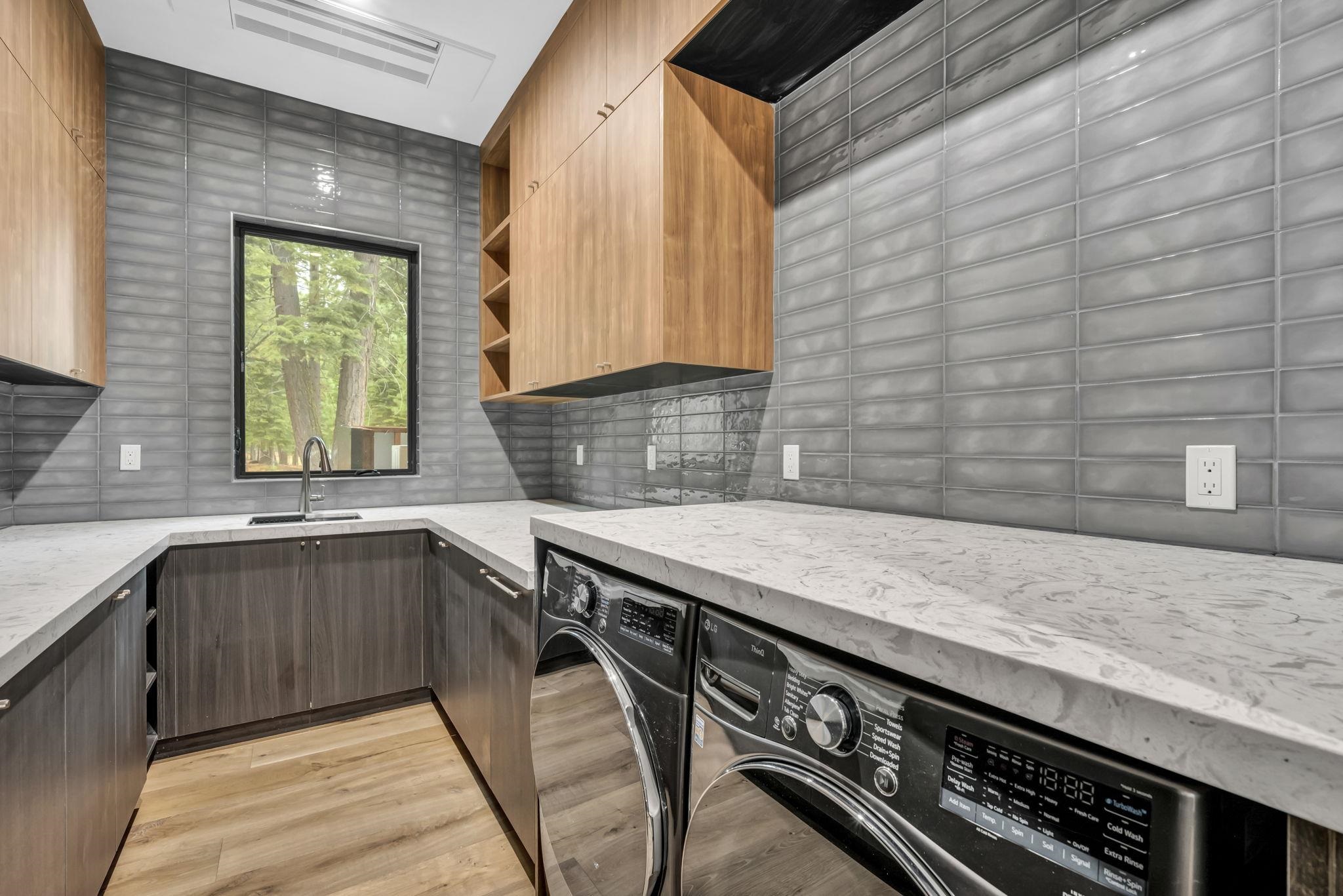 9278 Brae Road Truckee, CA 96161 - Photo 2 of 24