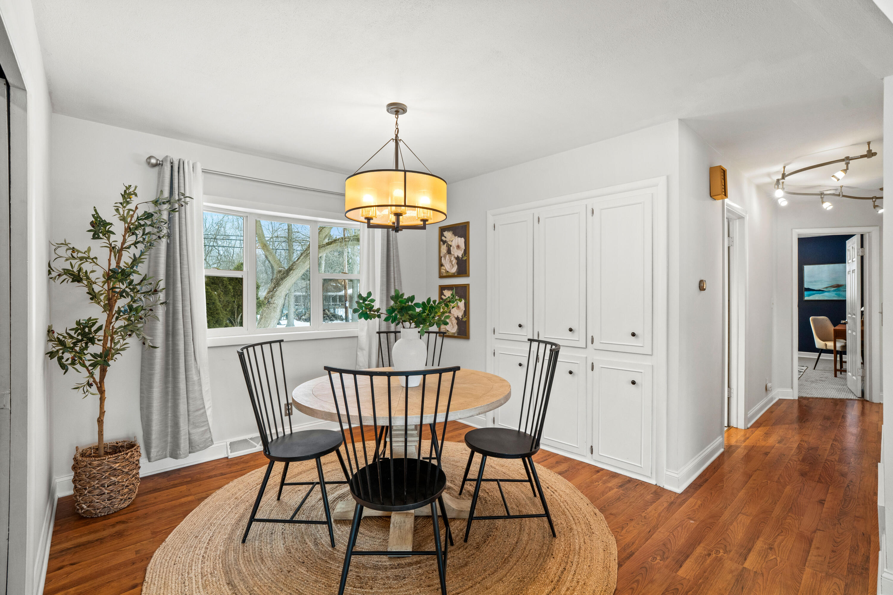 8930 North Maitland Road Bayside, WI 53217 - Photo 14 of 47 Built-In Cabinets