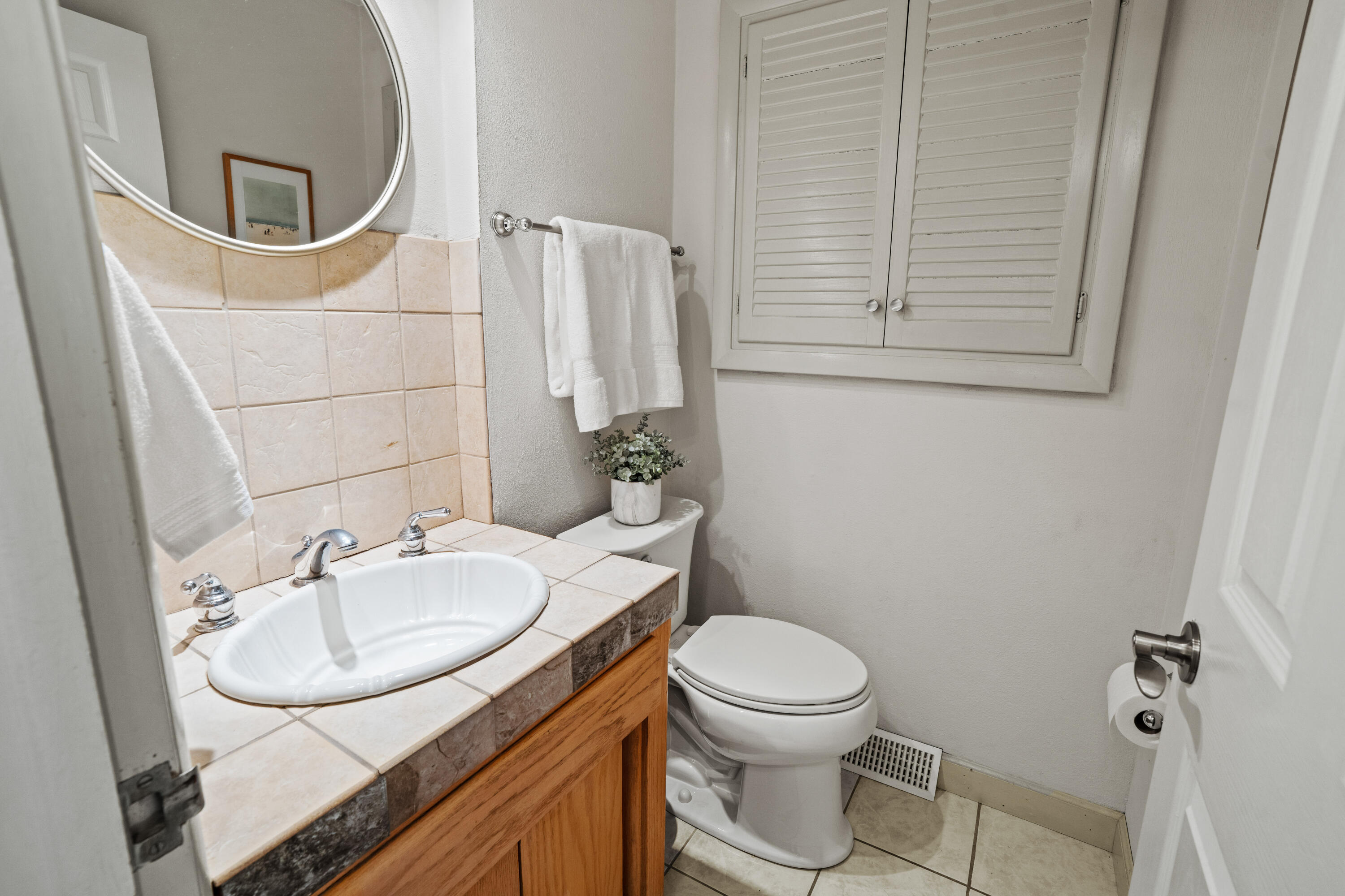 8930 North Maitland Road Bayside, WI 53217 - Photo 15 of 47 Main Level Powder Room