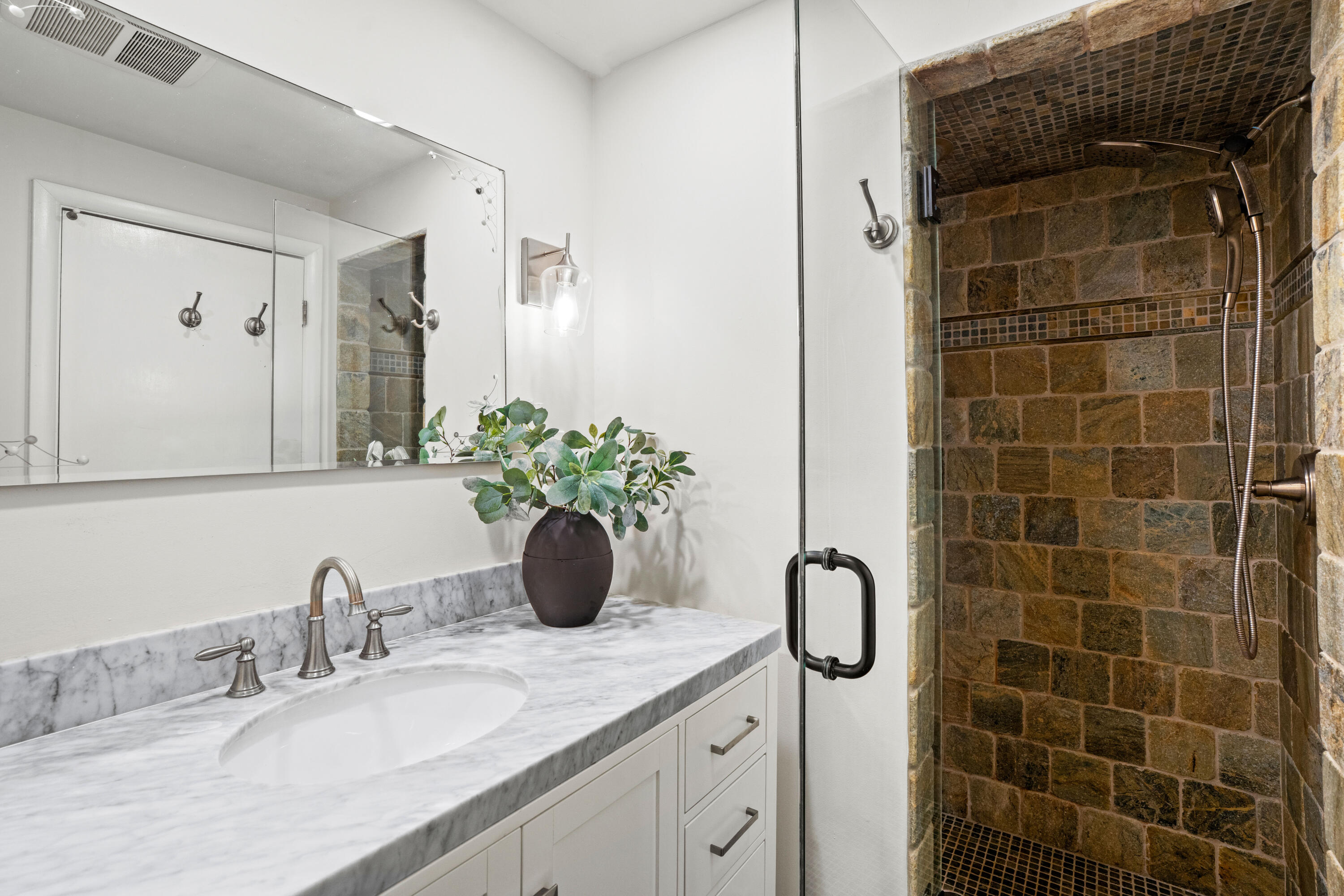 8930 North Maitland Road Bayside, WI 53217 - Photo 22 of 47 Primary Bath