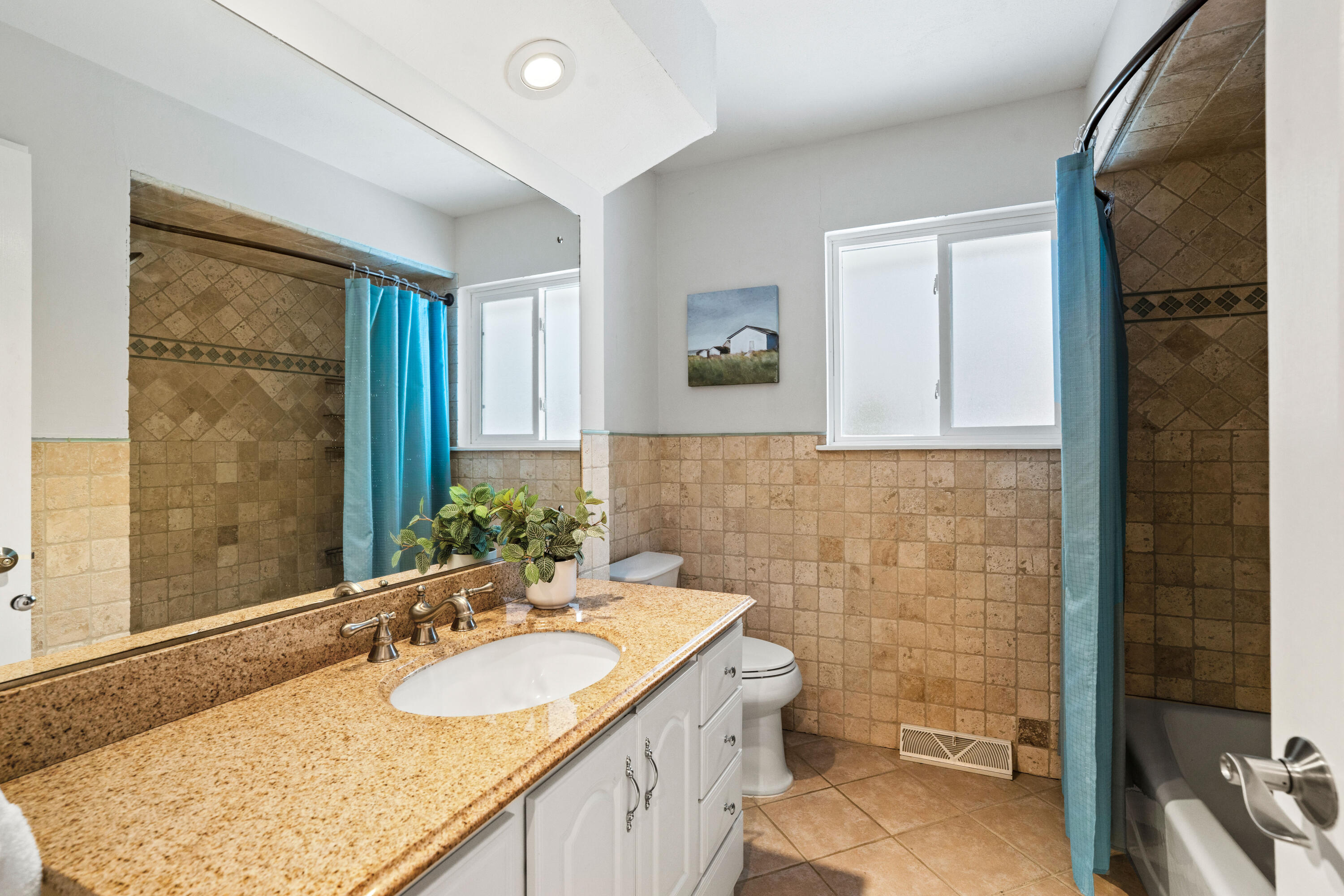 8930 North Maitland Road Bayside, WI 53217 - Photo 28 of 47 Full Guest Bath