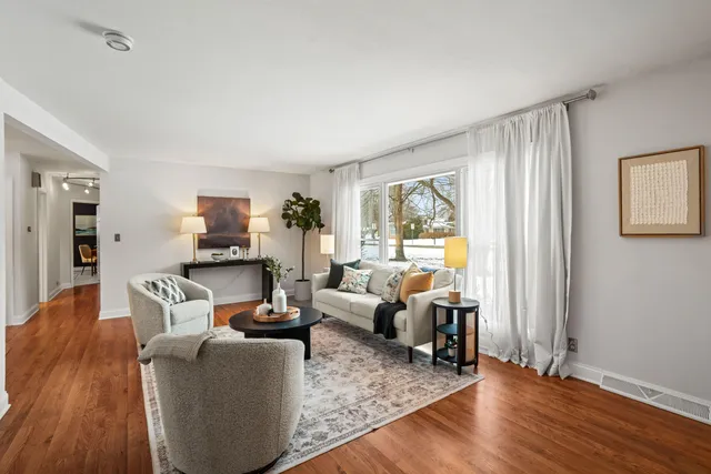 $600,000 | 8930 North Maitland Road, Bayside, WI 53217