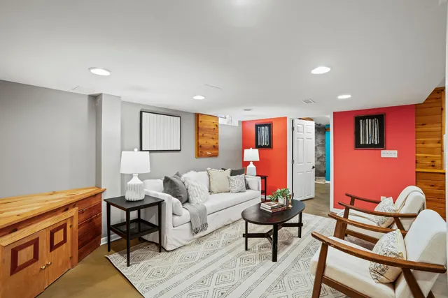 $600,000 | 8930 North Maitland Road, Bayside, WI 53217