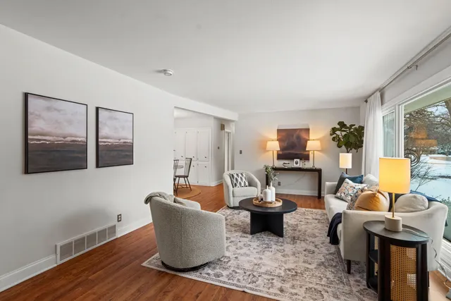 $600,000 | 8930 North Maitland Road, Bayside, WI 53217