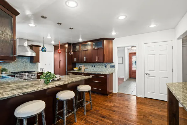 $600,000 | 8930 North Maitland Road, Bayside, WI 53217