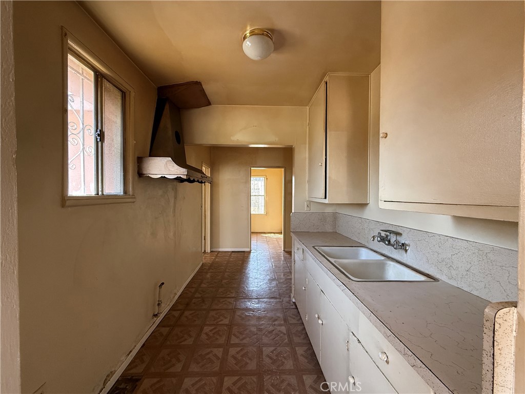 2035 North Grandee Avenue Compton, CA 90222 - Photo 7 of 21 a bathroom with a sink a mirror and a bathtub