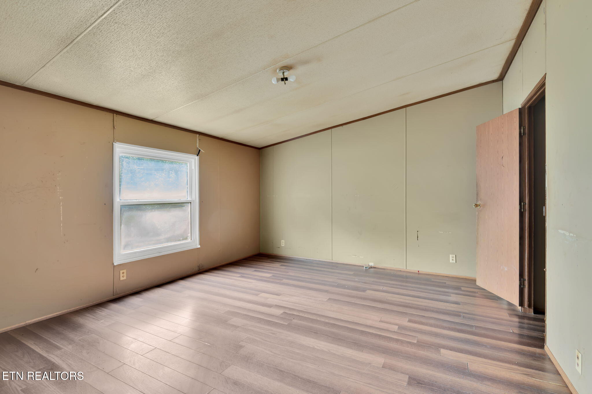 445 West Broad Street Clinton, TN 37716 - Photo 11 of 17 6-web-or-mls-Broad-3008