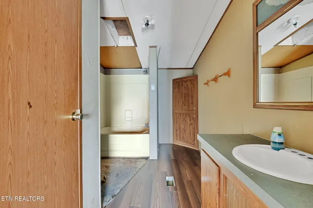 $129,900 | 445 West Broad Street, Clinton, TN 37716