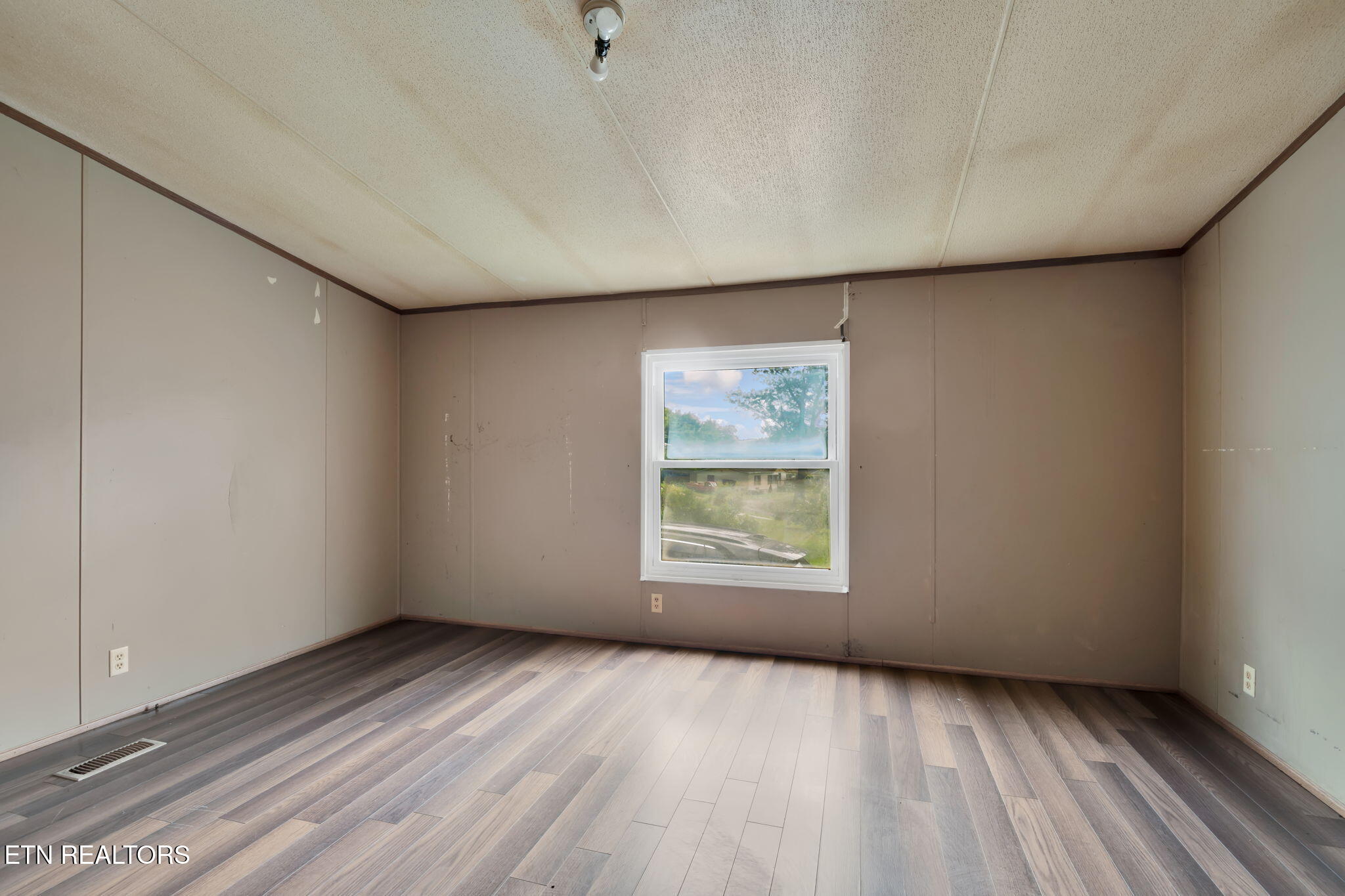 445 West Broad Street Clinton, TN 37716 - Photo 13 of 17 8-web-or-mls-Broad-3014