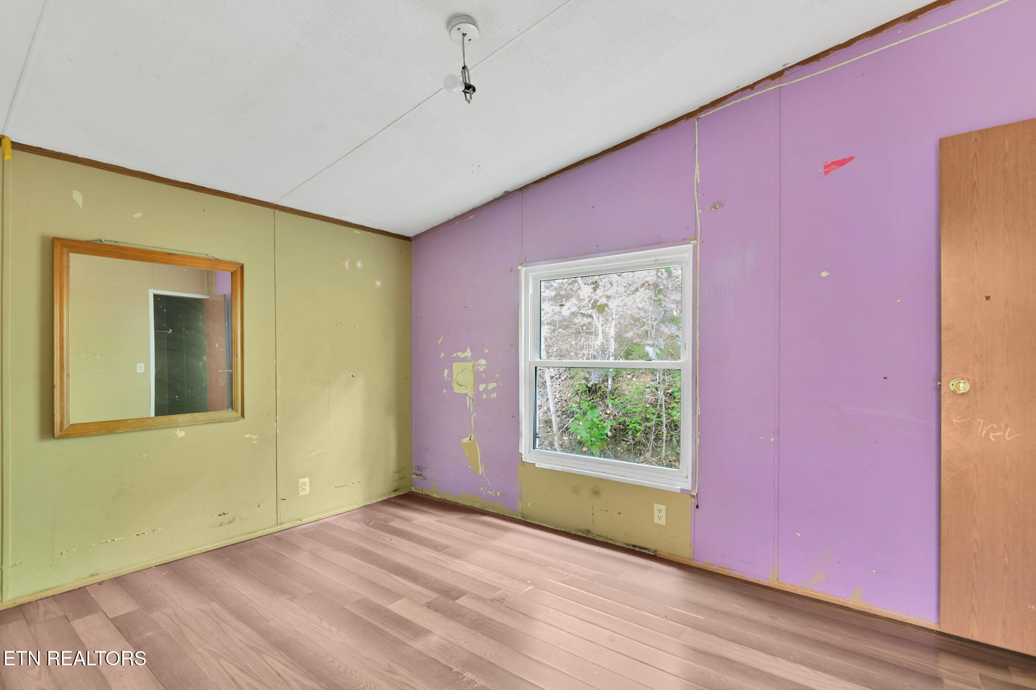 445 West Broad Street Clinton, TN 37716 - Photo 16 of 17 11-web-or-mls-Broad-3023