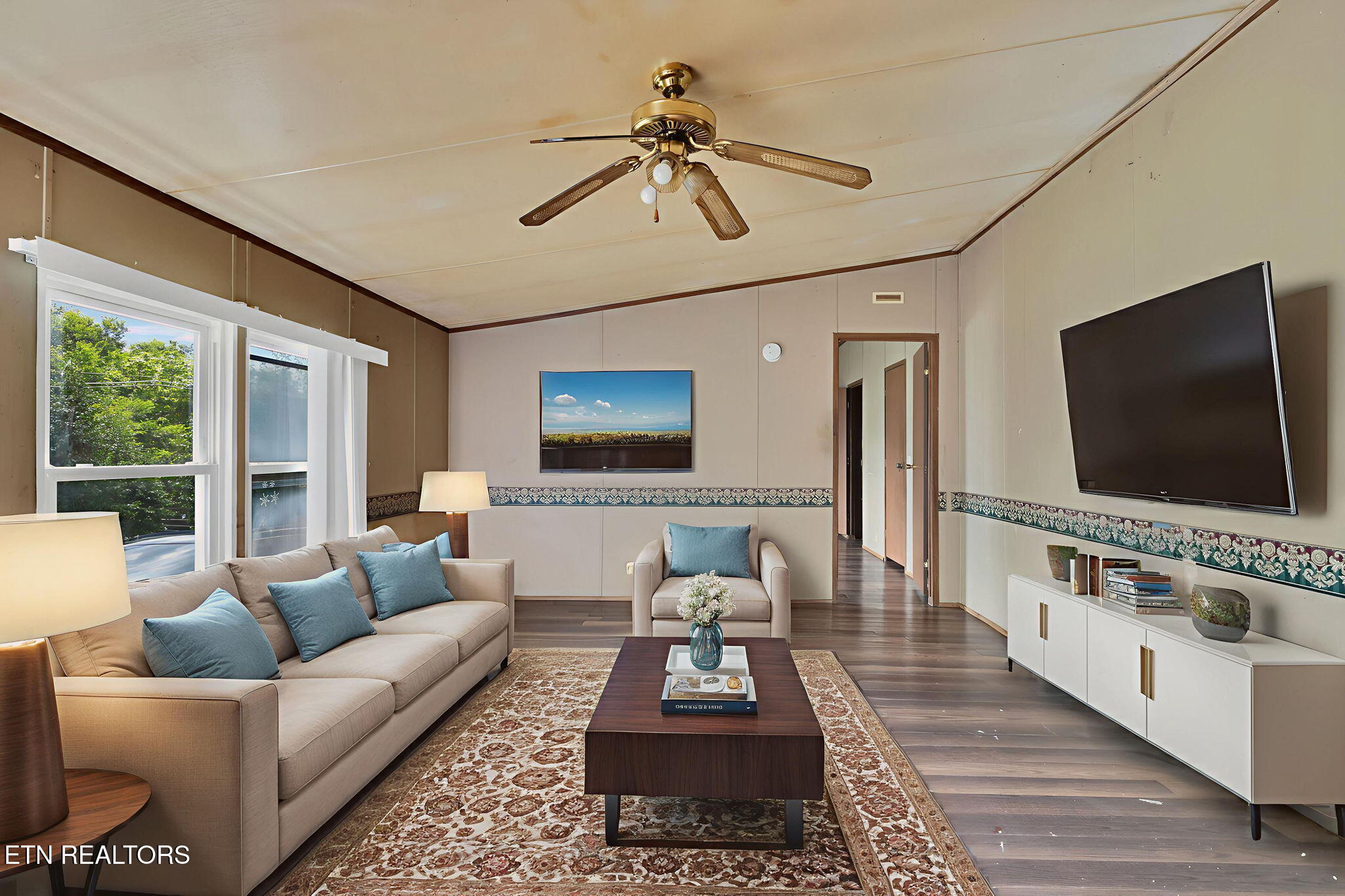 445 West Broad Street Clinton, TN 37716 - Photo 5 of 17 17-web-or-mls-Broad-2992 - Living Room -