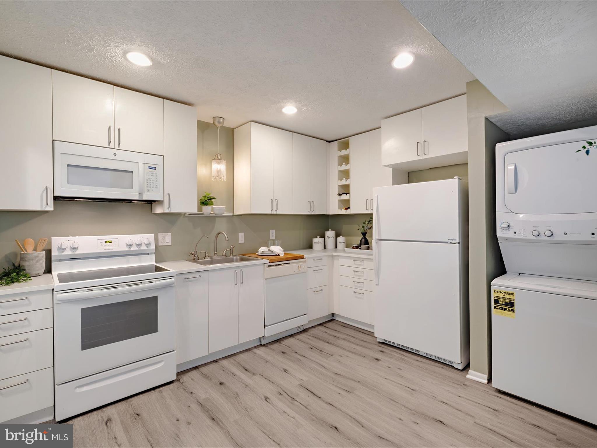 1616 Knoxville Road Edgewater, MD 21037 - Photo 12 of 54 Kitchen