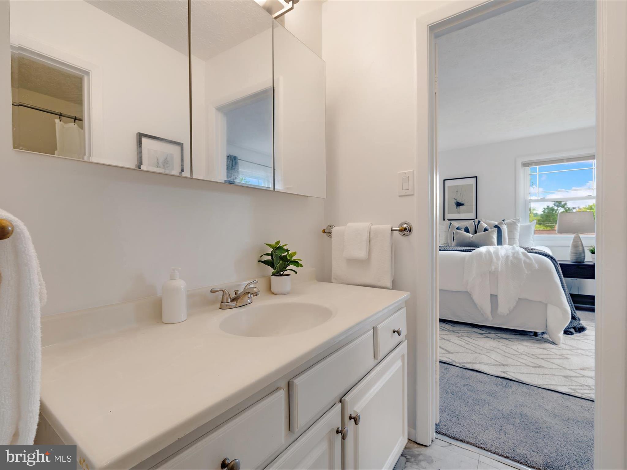 1616 Knoxville Road Edgewater, MD 21037 - Photo 19 of 54 Jack and Jill bathroom