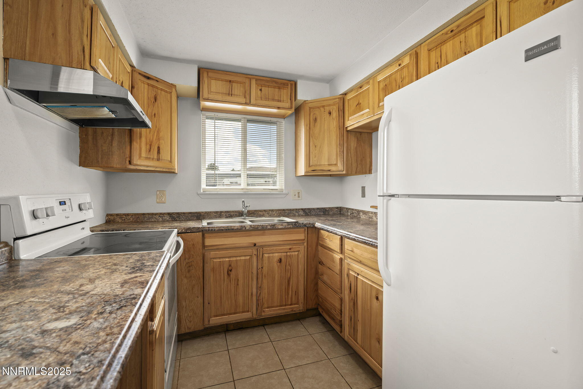 10005 Sagewood Drive Reno, NV 89506 - Photo 19 of 43 a kitchen with stainless steel appliances granite countertop a sink stove and refrigerator