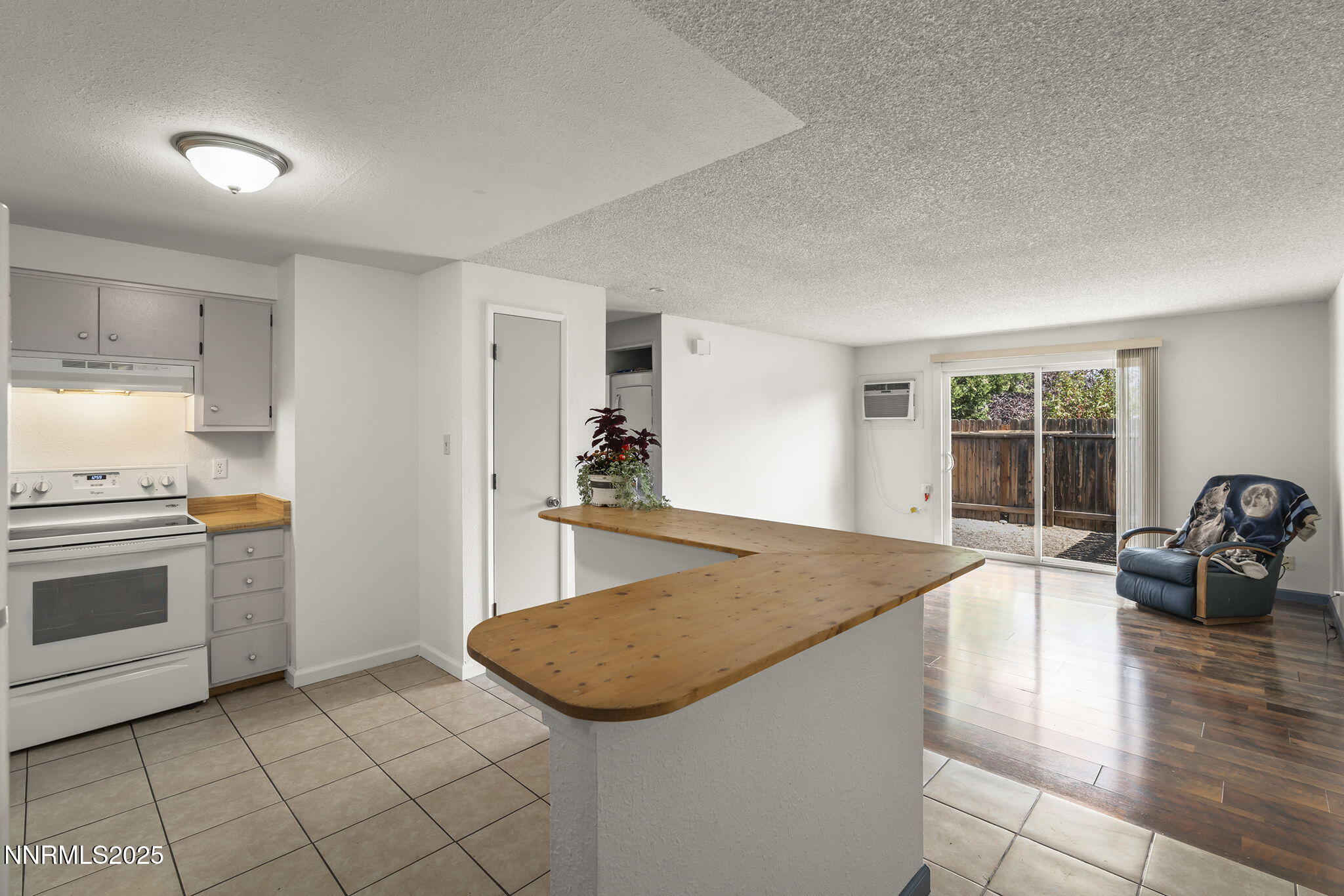 10005 Sagewood Drive Reno, NV 89506 - Photo 24 of 43 a kitchen with granite countertop a stove and a sink