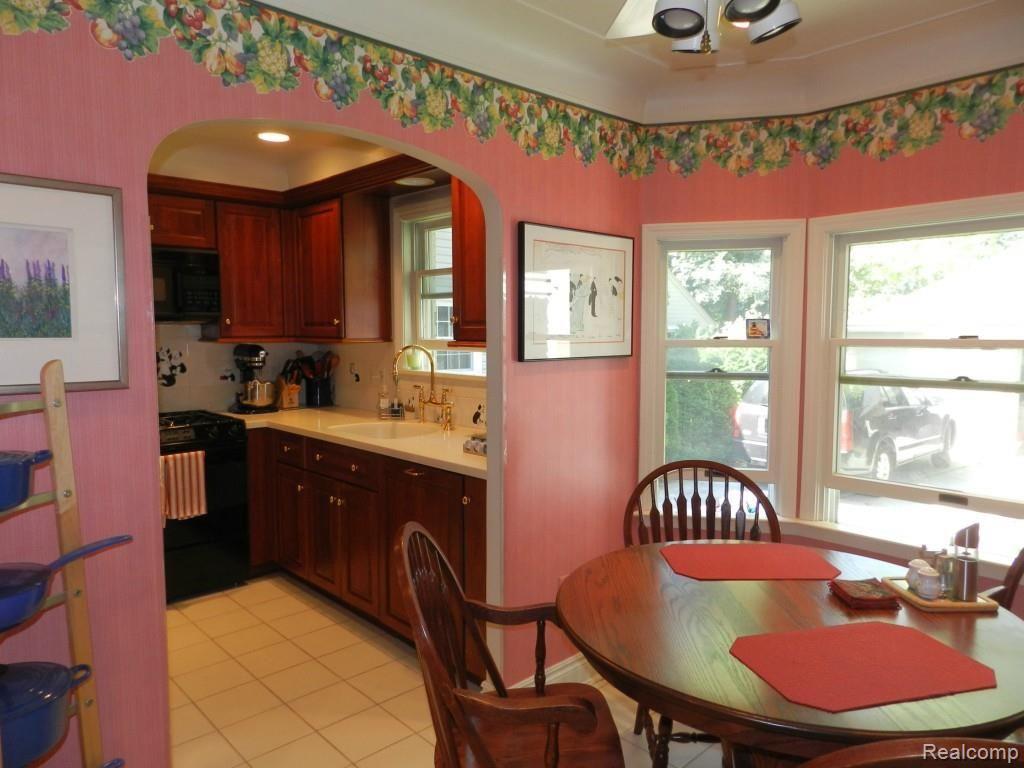 387 Moran Road Grosse Pointe, MI 48236 - Photo 9 of 22