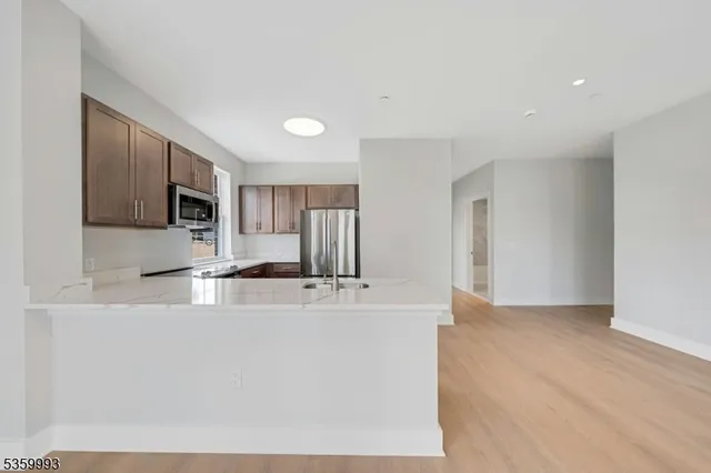 $2,888 | 1 Center Street, Unit 305, Clifton, NJ 07011