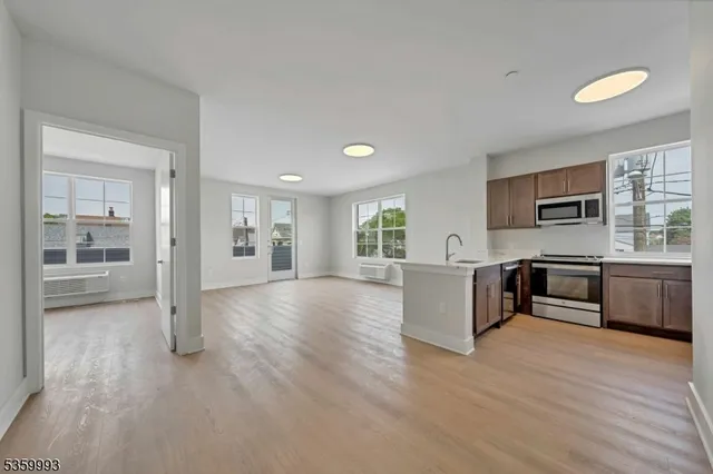 $2,888 | 1 Center Street, Unit 305, Clifton, NJ 07011