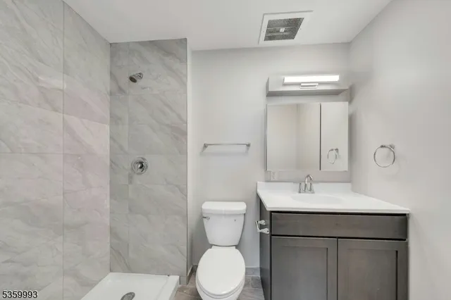 $2,888 | 1 Center Street, Unit 305, Clifton, NJ 07011