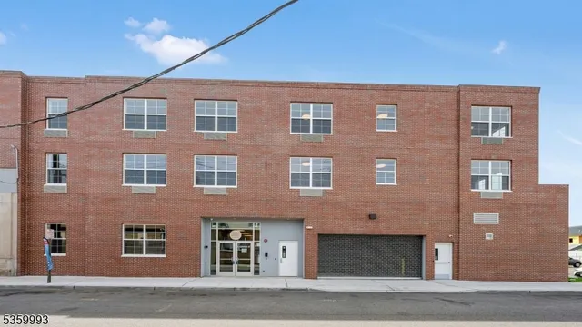 $2,888 | 1 Center Street, Unit 305, Clifton, NJ 07011