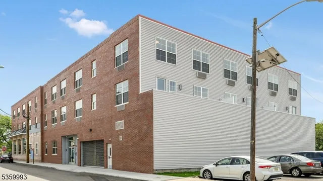 $2,888 | 1 Center Street, Unit 305, Clifton, NJ 07011